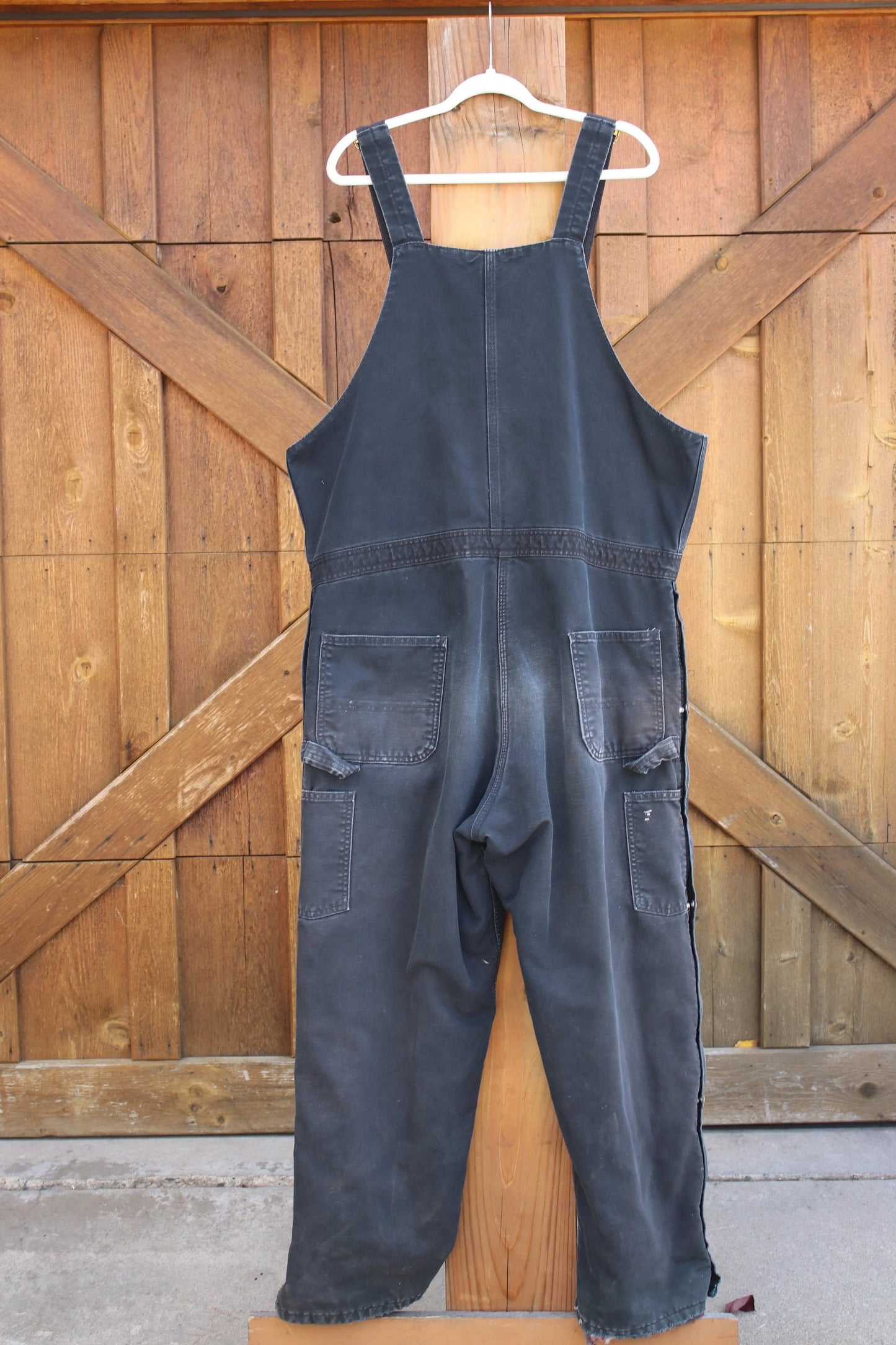 Vintage Carhartt Insulated Duck Overalls – Black Canvas, Red Quilted Lining, Heavy-Duty Workwear