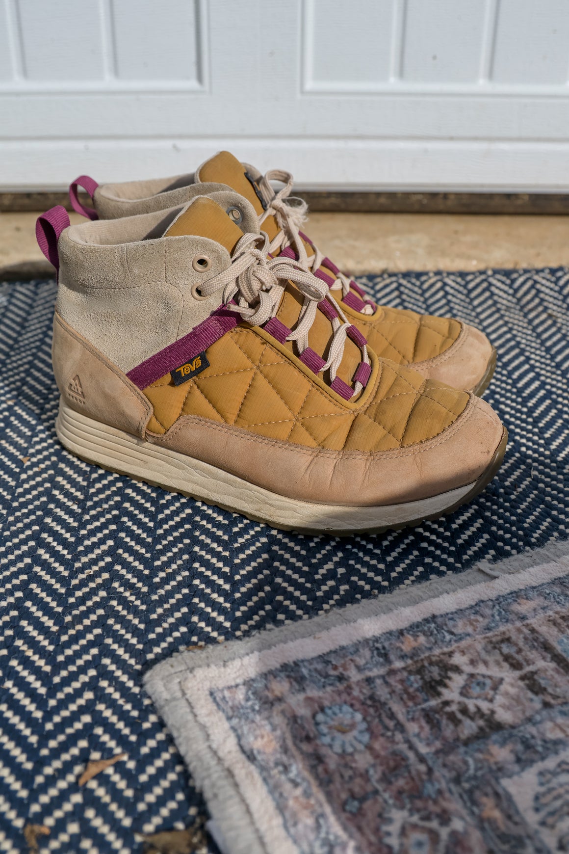 Teva ReEmber Mid Quilted Boots – Mustard Tan (Women’s 7.5)