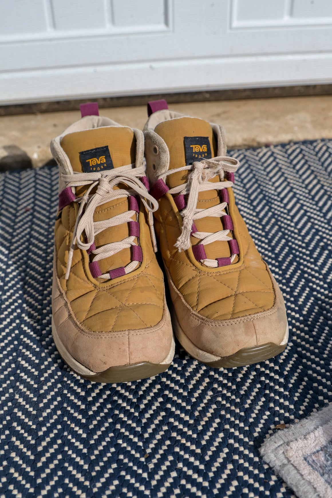 Teva ReEmber Mid Quilted Boots – Mustard Tan (Women’s 7.5)