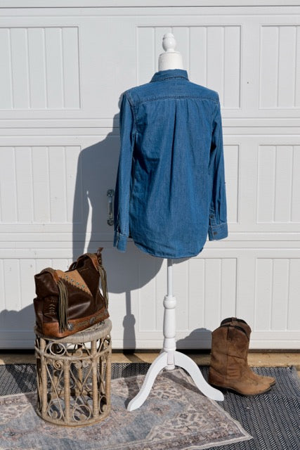 Banana Republic Chambray Cotton-Linen Button-Down Shirt - Medium