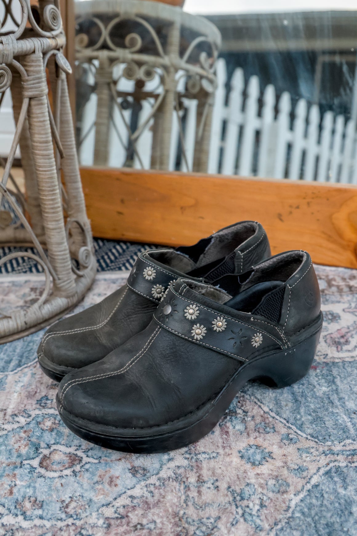 Ariat Black Leather Clogs – 6.5