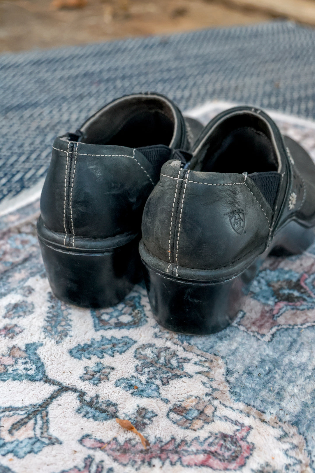 Ariat Black Leather Clogs – 6.5