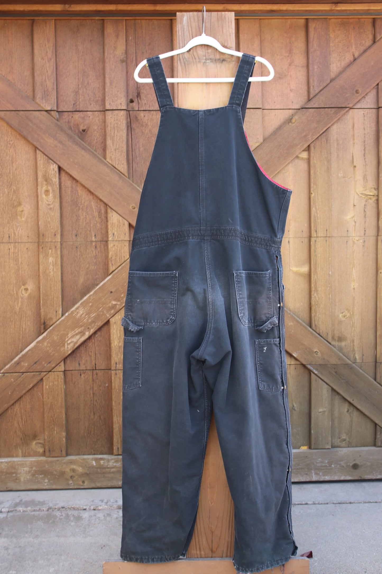 Vintage Carhartt Insulated Duck Overalls – Black Canvas, Red Quilted Lining, Heavy-Duty Workwear