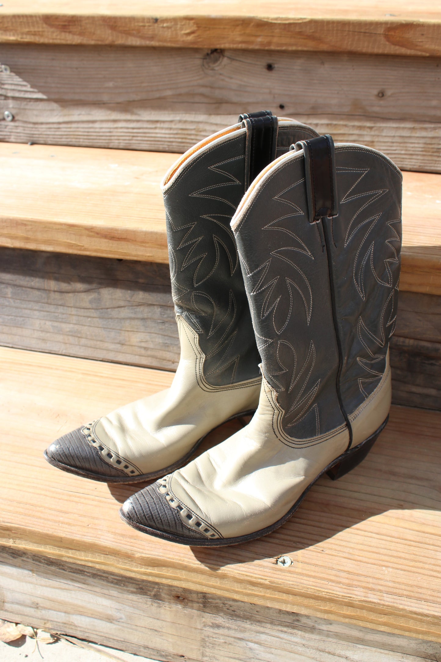 Vintage Nocona Women’s Tan & Brown Pointed Toe Cowgirl Boots – Size 7 Goodyear Neolite Sole