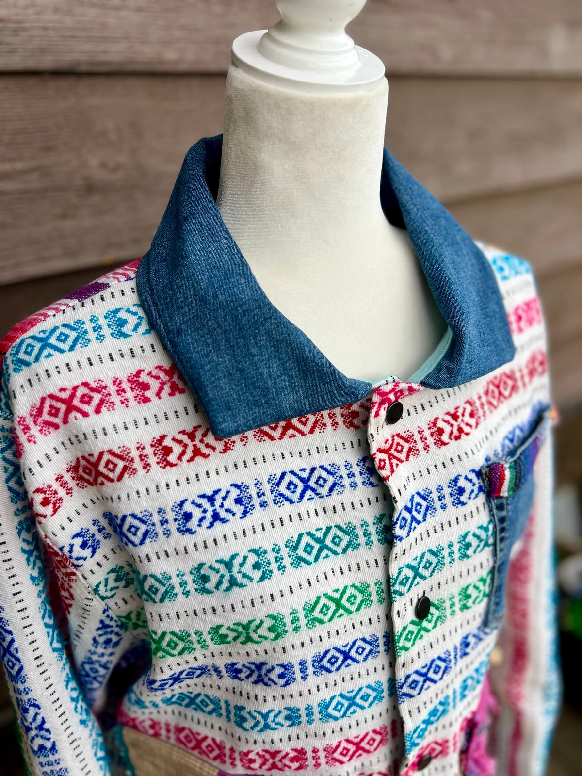 Close-up of the collar and denim jeans chest pocket on the multicolor woven stripe blanket camp coat
4. Pockets and closure
